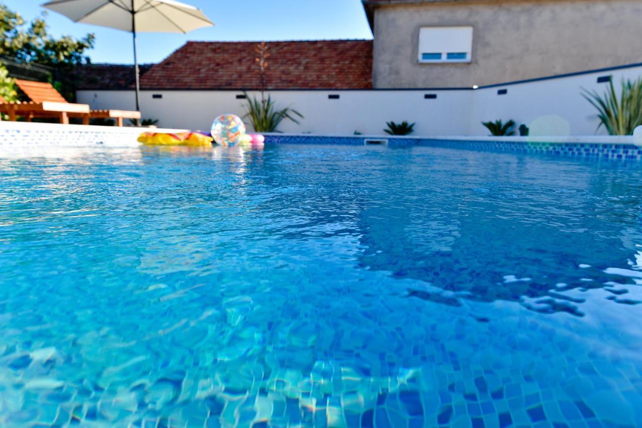 Villa Navita Augustinus With Pool Debeljak Buitenkant foto