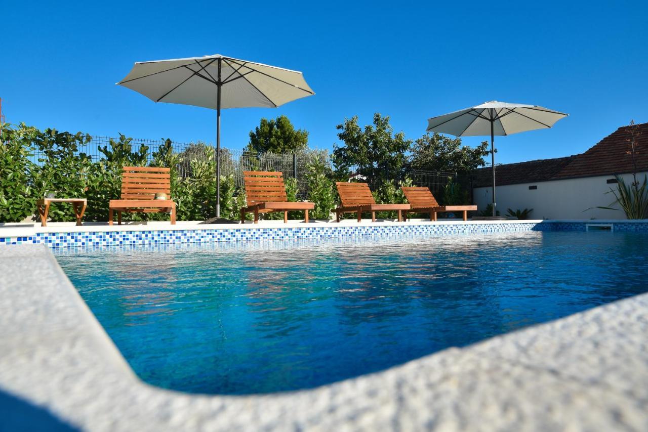 Villa Navita Augustinus With Pool Debeljak Buitenkant foto