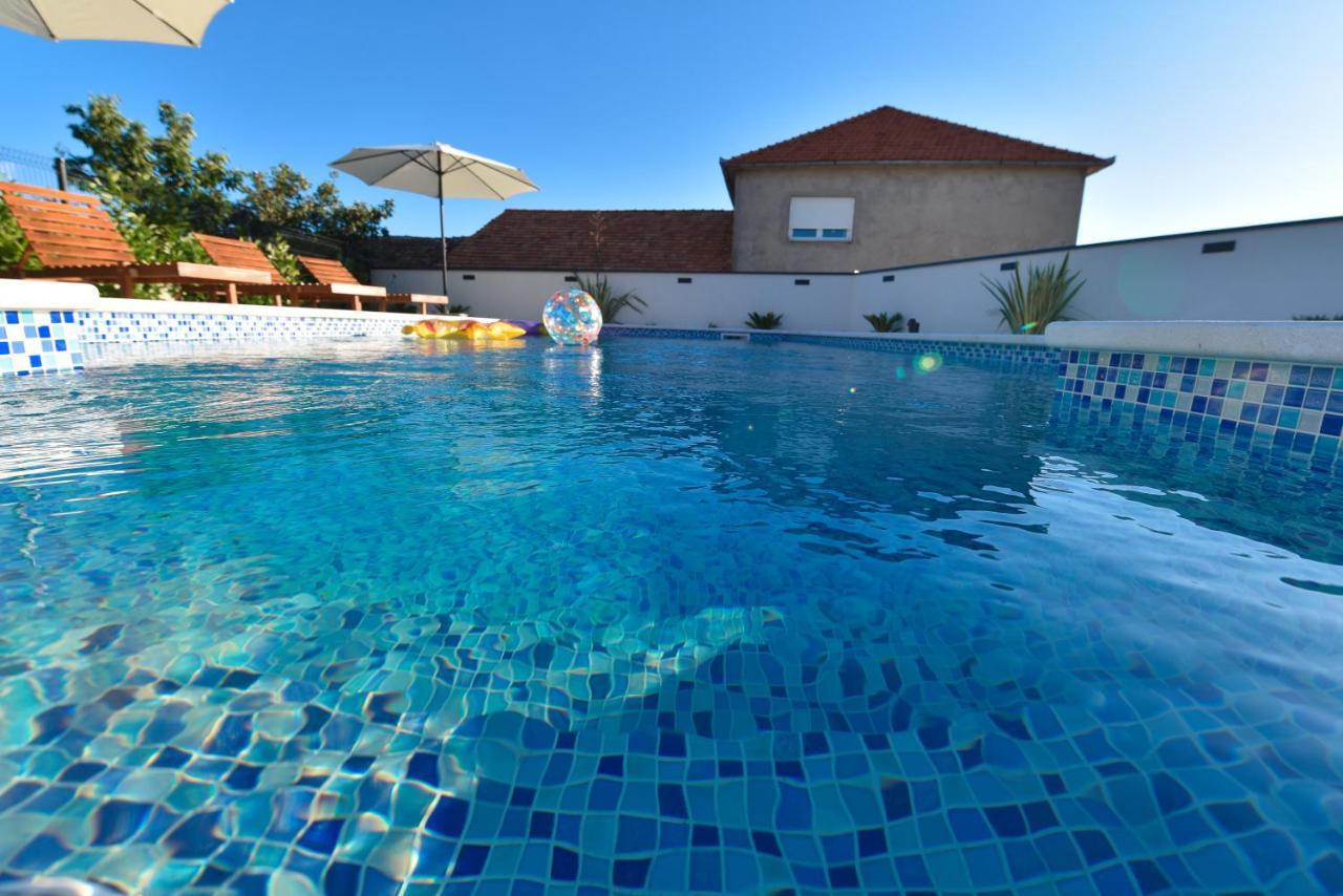 Villa Navita Augustinus With Pool Debeljak Buitenkant foto