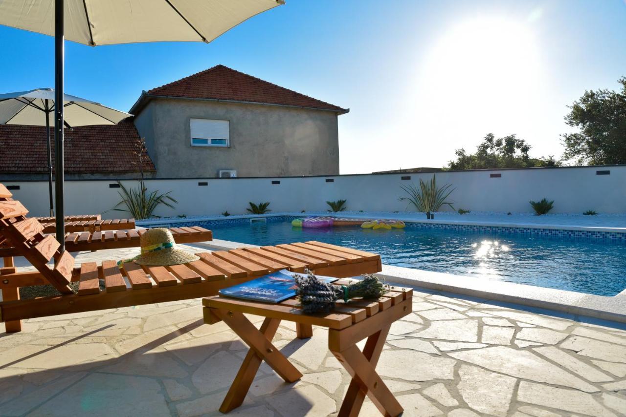 Villa Navita Augustinus With Pool Debeljak Buitenkant foto